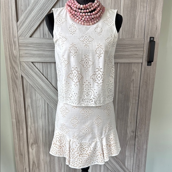 Tres Chic and Unique Vivian Dress NWOT - the back is gorgeous and flirtatious - Picture 6 of 17